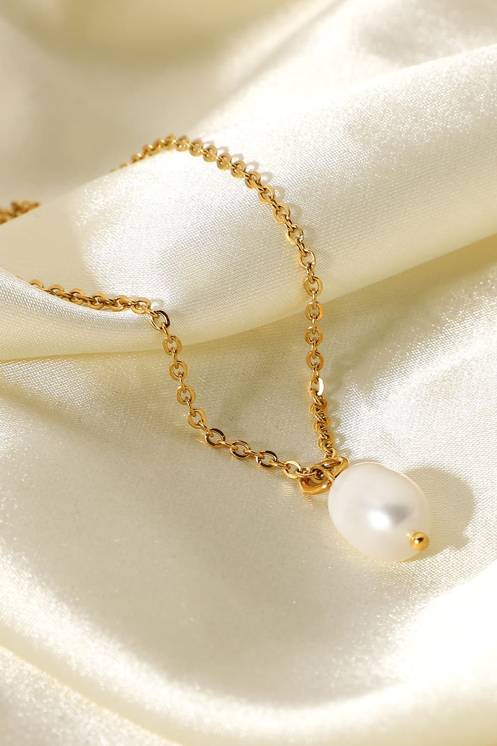 TFE: Freshwater Pearl Pendant Necklace