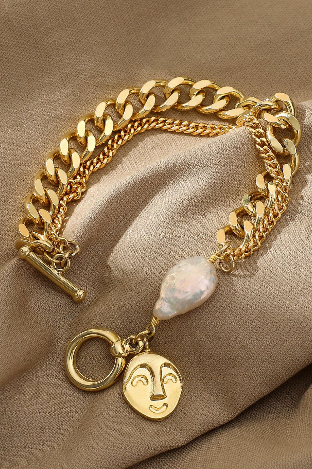 TFE: Bracelet Featuring Gold Chain and Pearls