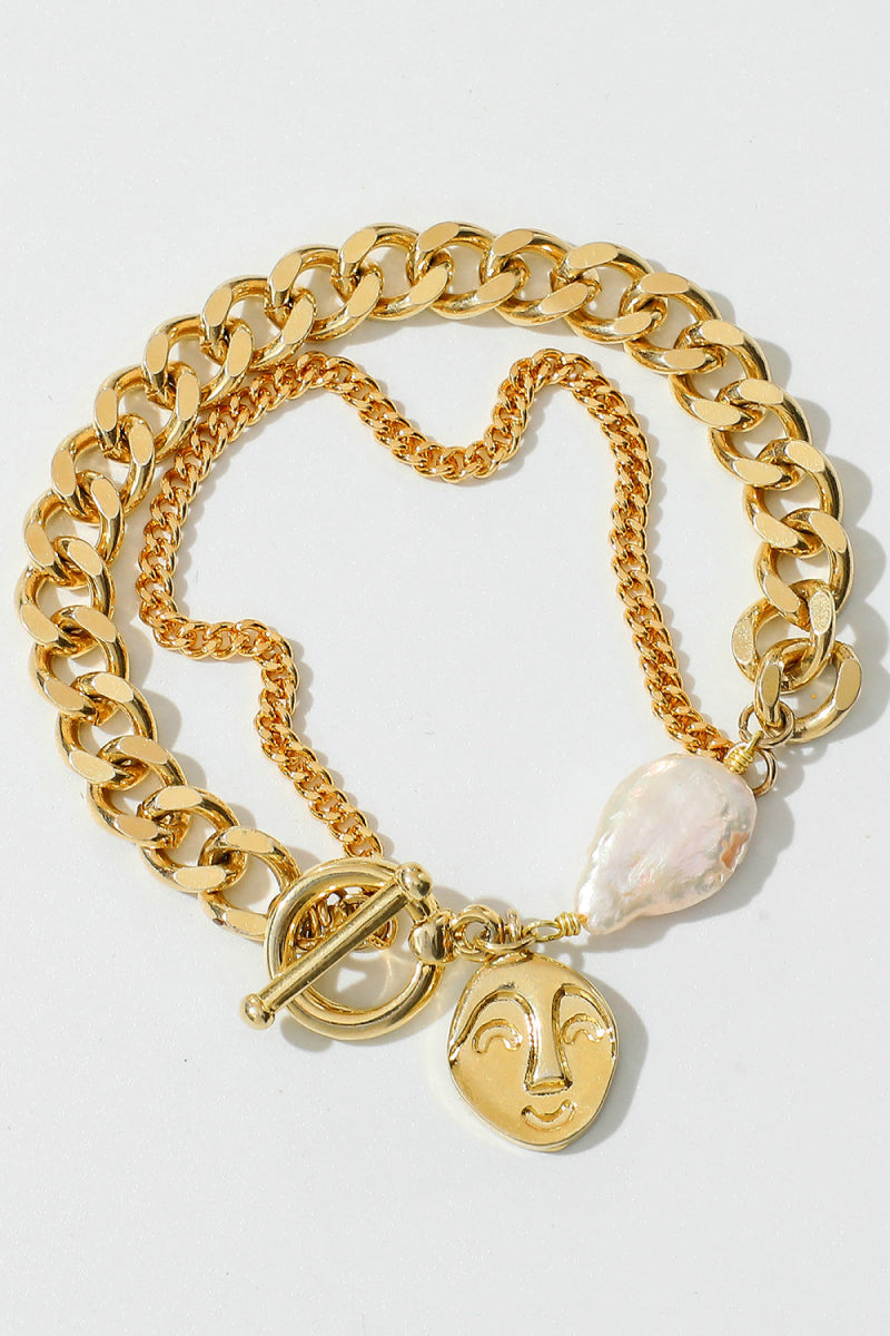 TFE: Bracelet Featuring Gold Chain and Pearls