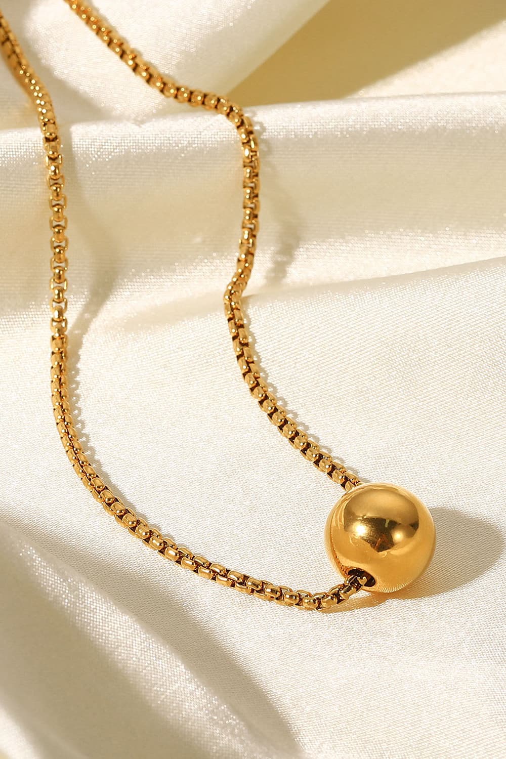 TFE: 18K Gold-Plated Round Shape Pendant Necklace