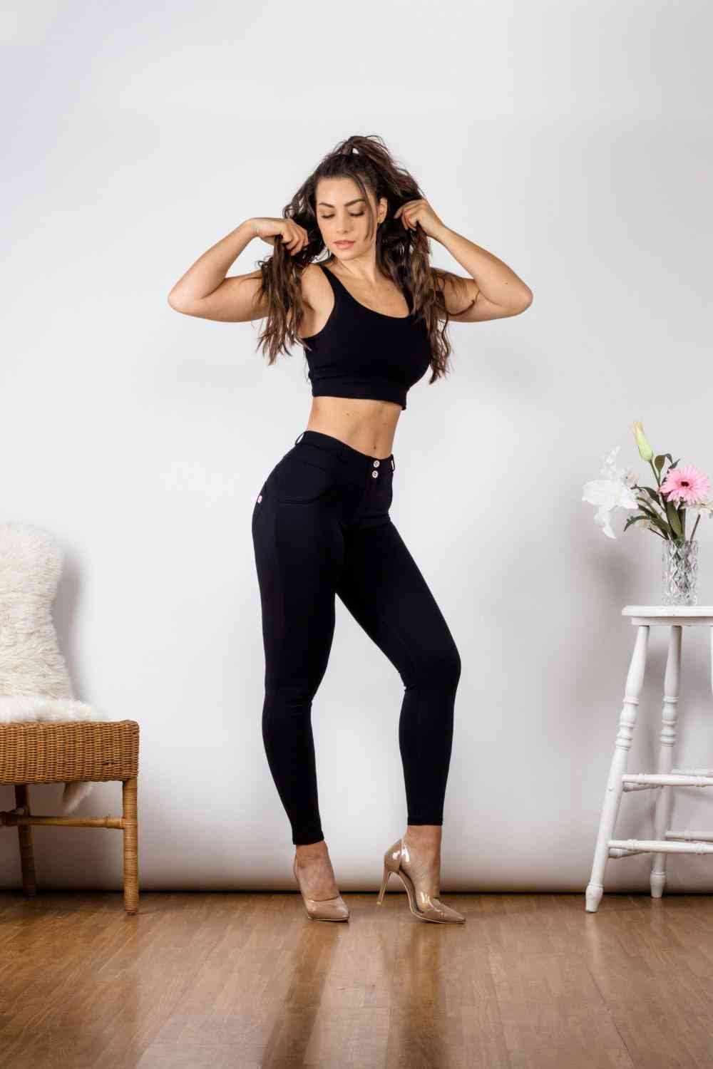 TFE: Full Size Contrast Detail Buttoned Leggings