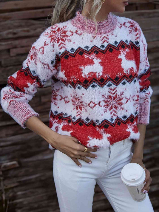 TFE: Sweater with a Round Neck featuring Reindeer and Snowflake Patterns