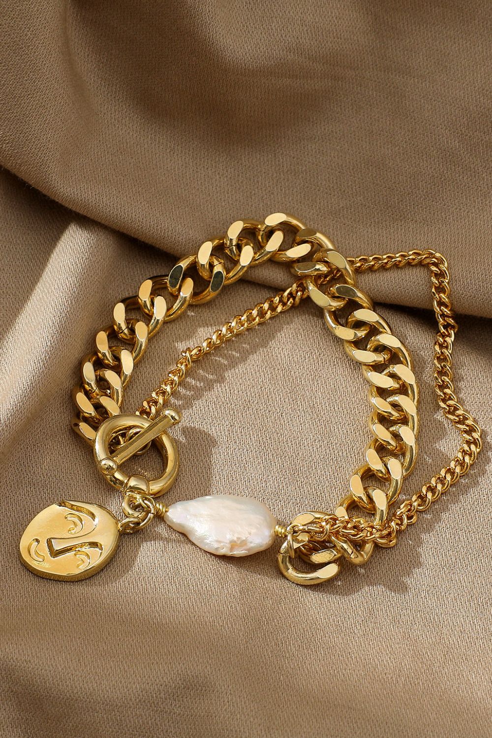 TFE: Bracelet Featuring Gold Chain and Pearls